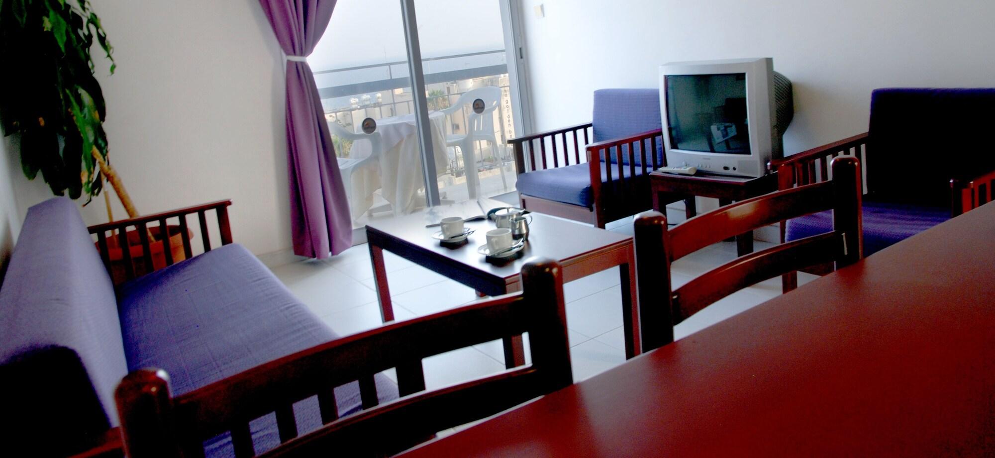 Blue Crane Hotel Apts Лімасол Екстер'єр фото