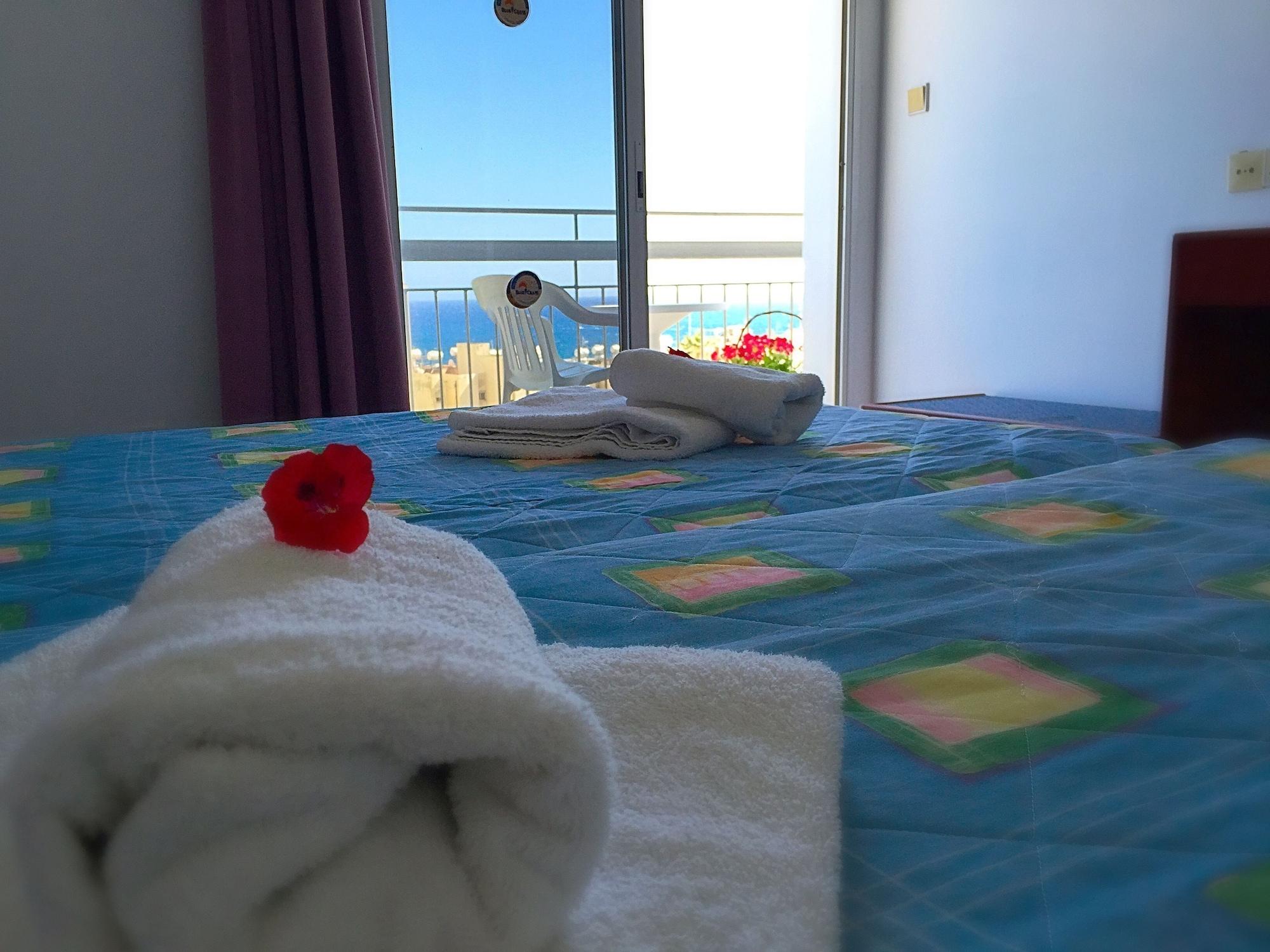 Blue Crane Hotel Apts Лімасол Екстер'єр фото
