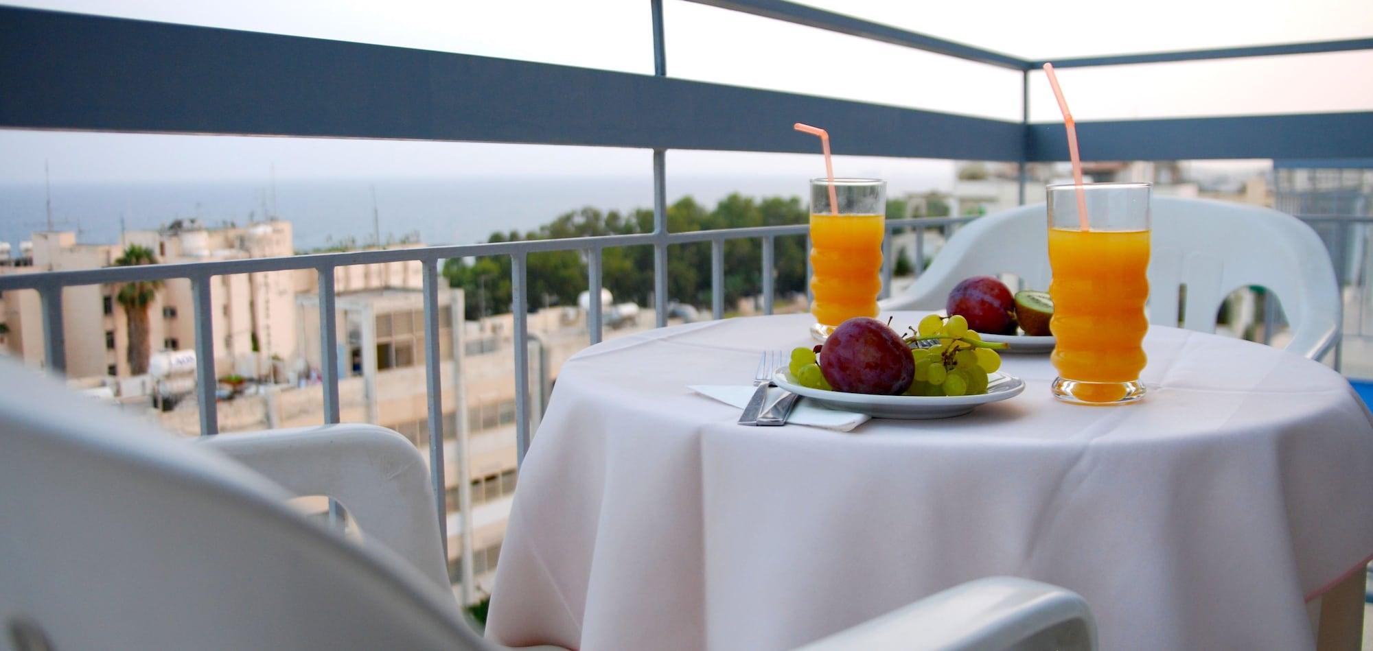 Blue Crane Hotel Apts Лімасол Екстер'єр фото