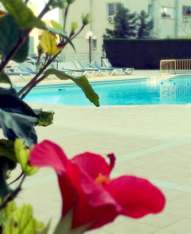 Blue Crane Hotel Apts Лімасол Екстер'єр фото