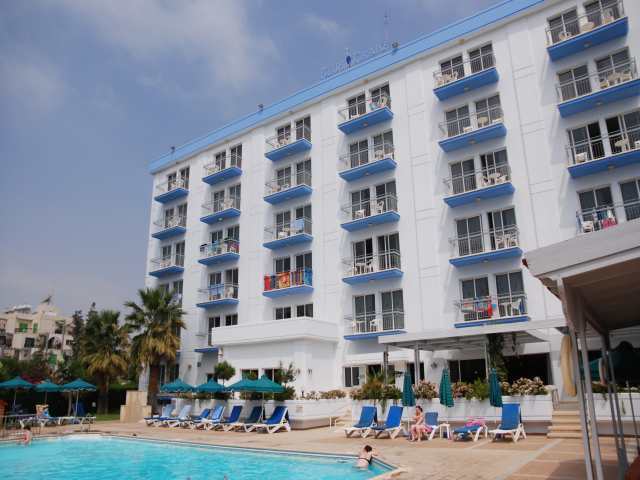 Blue Crane Hotel Apts Лімасол Екстер'єр фото