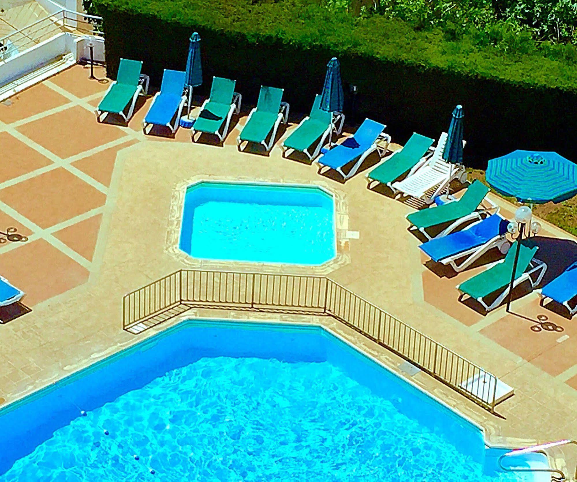 Blue Crane Hotel Apts Лімасол Екстер'єр фото