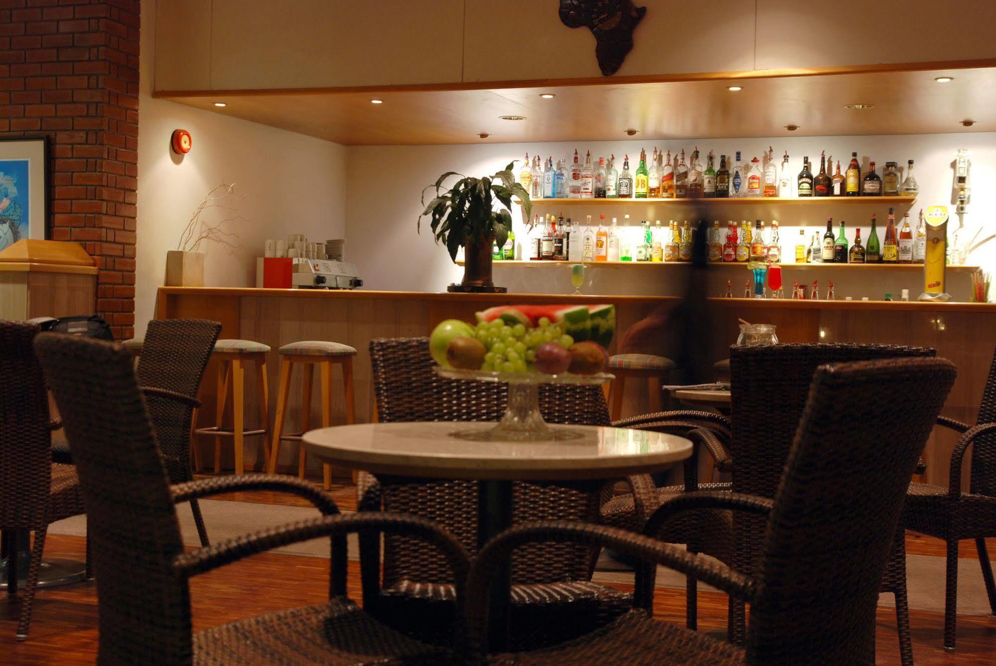 Blue Crane Hotel Apts Лімасол Екстер'єр фото