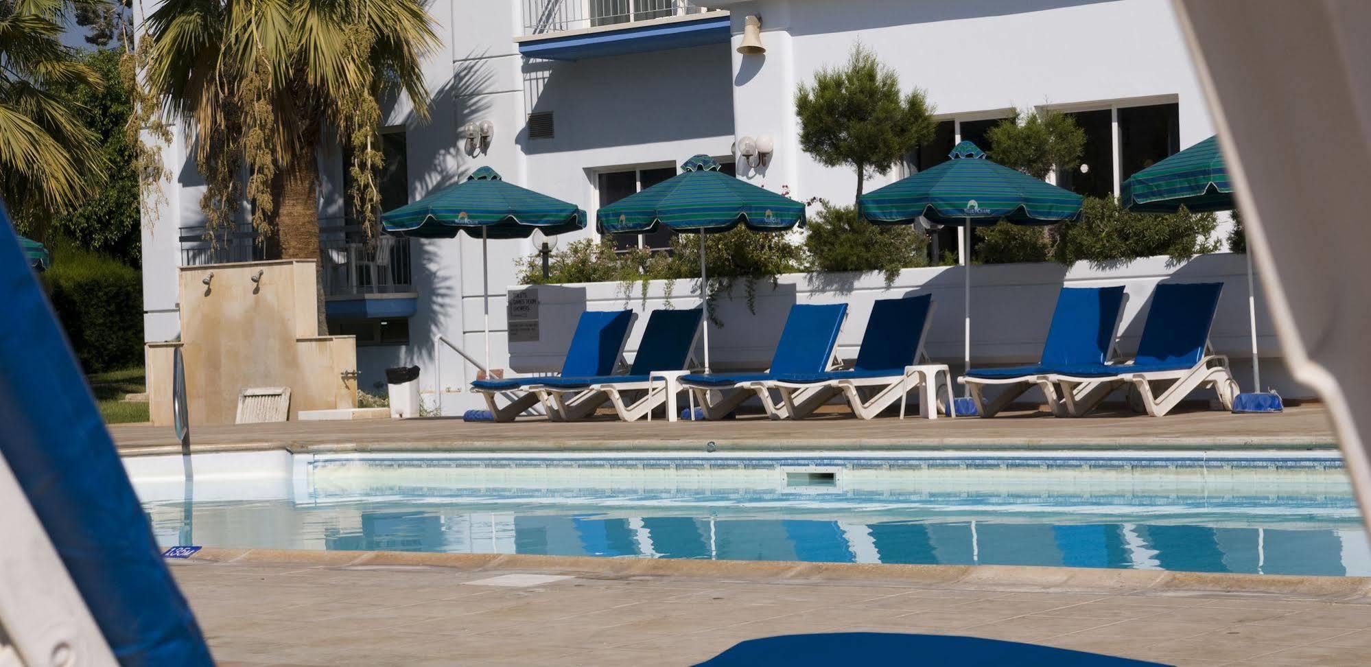 Blue Crane Hotel Apts Лімасол Екстер'єр фото