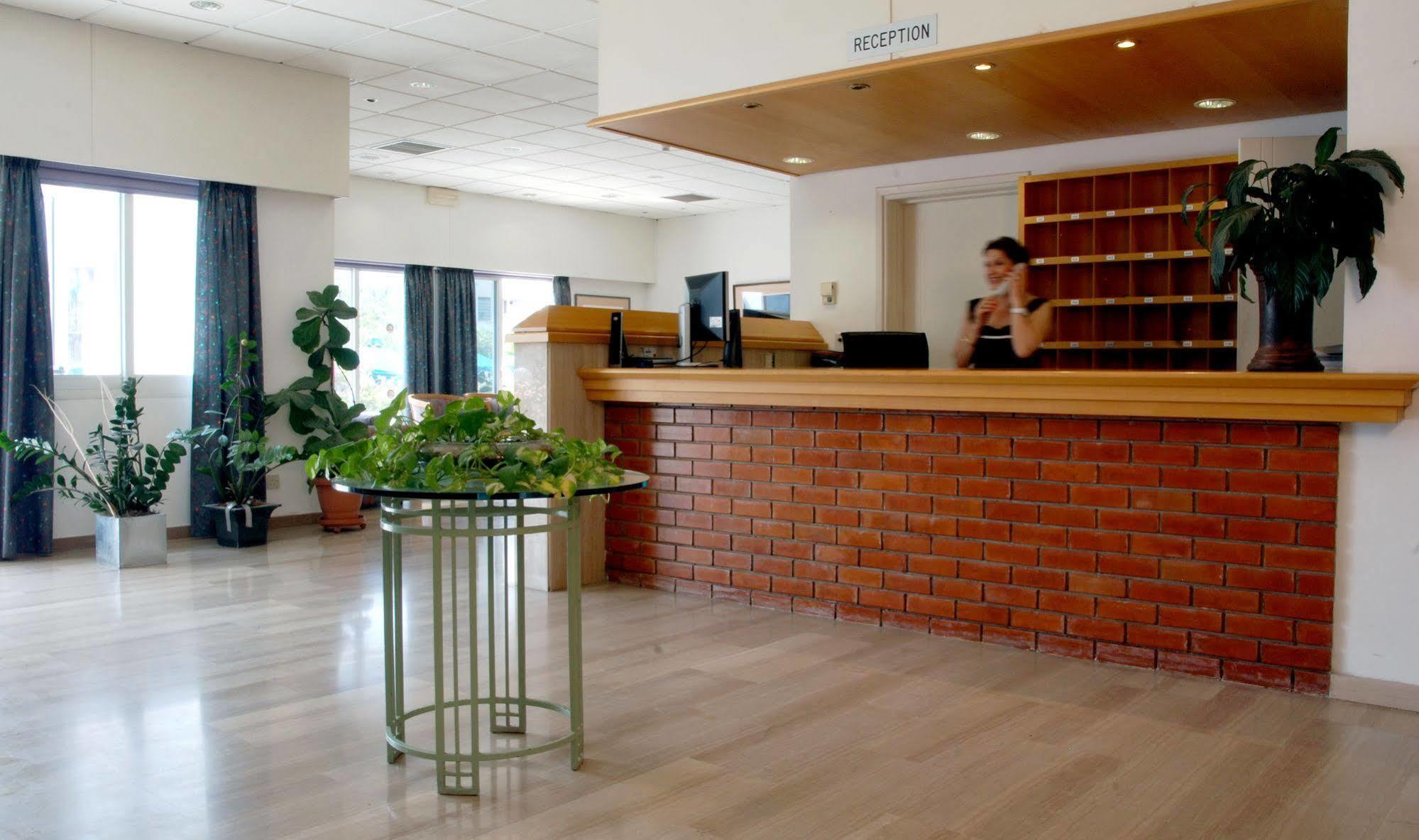 Blue Crane Hotel Apts Лімасол Екстер'єр фото