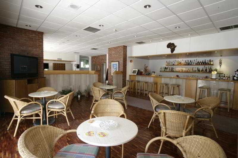 Blue Crane Hotel Apts Лімасол Екстер'єр фото